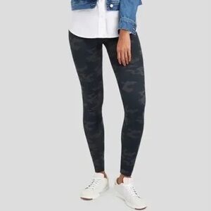 NWT Spanx Camo Look At Me Now Leggings
